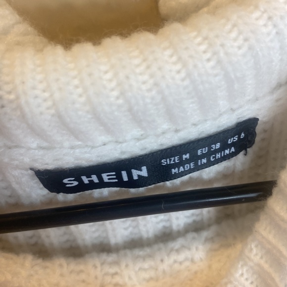 SHEIN medium white knit ruffle trim crop sweatshirt - Picture 4 of 4